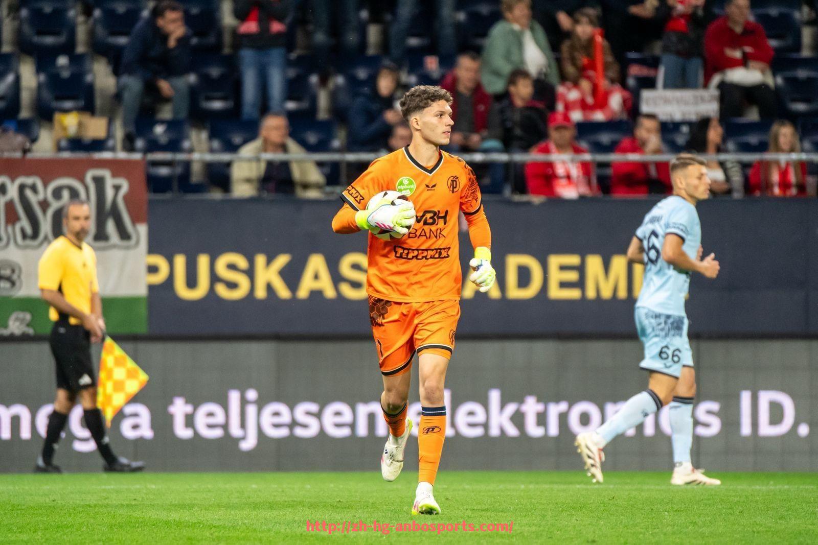 安博体育-世俱杯参赛球员数据对比与表现排名